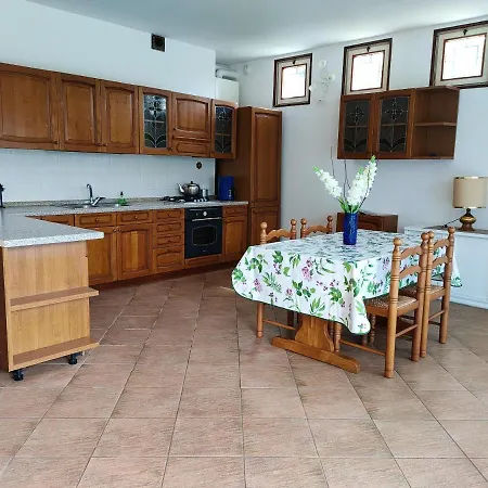 One Bedroom With Enclosed Garden And Wifi At 3 Km Away From The Apartment