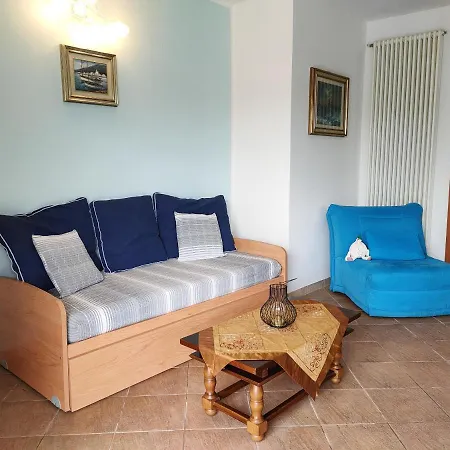 Apartment One Bedroom With Enclosed Garden And Wifi At 3 Km Away From The *