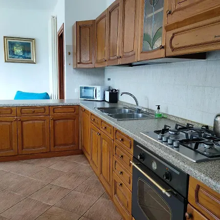 One Bedroom With Enclosed Garden And Wifi At 3 Km Away From The Apartment Arona
